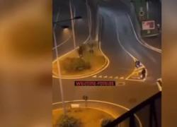Settimo Torinese, nastro su strada all'uscita ad altezza uomo teso da dei ragazzi, tragedia sfiorata - VIDEO