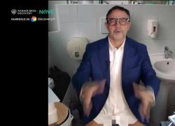 Fratelli di Crozza, Salvini "infaticabile" continua con le dirette Tik Tok persino in bagno