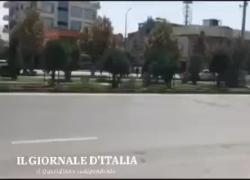 Attentato a Kabul, kamikaze morto davanti all'ambasciata russa:  "Gli spari hanno innescato l'esplosione" - VIDEO