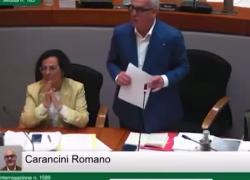 Marche, scontro Carancini (Pd)-Aguzzi (FI): “Le battute mettile in quel posto”, la risposta: “Sei tu che stai dalla parte di chi lo prende lì” – VIDEO