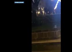 Oristano, maxi rissa davanti alla cattedrale con spranghe, bottiglie e spray al peperoncino, arrestati 18 ragazzi - VIDEO