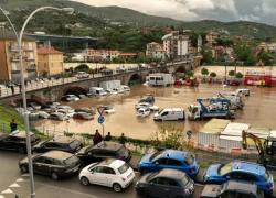 Maltempo in Liguria, esondato l'Entella a Chiavari, ingrossati fiumi nel Tigullio, ritrovato morto anziano disperso nel genovese - VIDEO
