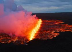 Islanda, eruzione vulcanica a Reykjanesskagi, oltre 130 scosse sismiche nella  penisola di Reykjavik, evacuate 3000 persone - VIDEO