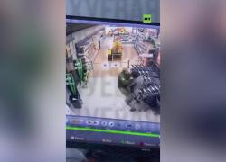 Odessa, "arruolamento forzato di un ucraino in un supermercato, portato via da 4 uomini dell'esercito e portato al fronte" - VIDEO