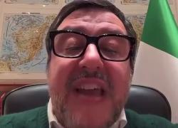 Matteo Salvini: "Se ti lavi i denti non ti verrà ritirata la patente, anzi fallo più spesso" - VIDEO