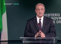Fratelli di Crozza, Lollobrigida: "E' il vino a dare a Gesù i suoi poteri miracolosi. E' storia."