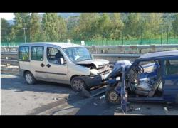 Incidente sulla Torino-Bardonecchia, 88enne guida contromano per 3 km, poi lo schianto, morta moglie 87enne, ferito l'altro conducente - VIDEO 