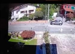 Albettone (VI), 5 ladri in casa del fratello del consigliere FdI Joe Formaggio, lui li insegue: “Bastar*i, siamo armati e la pagheranno” – VIDEO