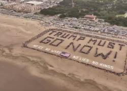 San Francisco, manifestanti "No Kings" formano cartello umano "Trump deve andarsene ora" a Ocean Beach largo oltre 180m - VIDEO