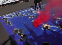 Roma, studenti bruciano bandiera UE davanti al Miur, proteste contro il ReArm Europe di von der Leyen e tagli alla scuola - VIDEO