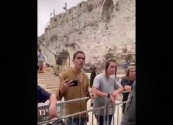 Gaza, coloni israeliani insultano e sputano su gruppi di turisti cristiani alla Chiesa del Santo Sepolcro di Gerusalemme: "Andatevene"