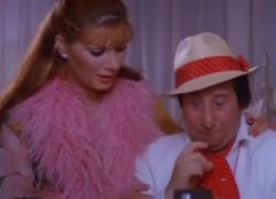 Morte Alvaro Vitali, la celebre scena con Edwige Fenech nella commedia sexy “La Poliziotta a New York” del 1981 - VIDEO