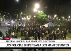 Argentina, maxi-proteste contro riforma del lavoro, dimostranti lanciano bombe molotov, Governo: "Violenza organizzata", 70 arresti - VIDEO