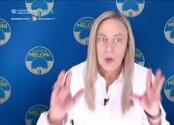 Fratelli di Crozza, Meloni: "Se a novembre stamo tutti al buio è più bravo Letta. Gli piacciono le devianze? Deviamolo verso la sfiga"