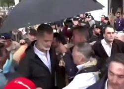 Alluvione Valencia: Famiglia Reale e Primo Ministro Sanchez duramente colpiti dalle critiche della folla, inferocita dai ritardi dei soccorsi. "Assassini, Assassini! Fuori!"