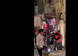 Milano banlieue, "maranza" assaltano minimarket in corso Porta Ticinese, lanci di bottiglie e pugni al gestore, la folla in fuga - VIDEO