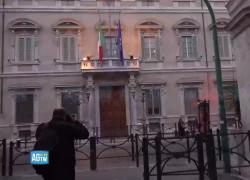 Palazzo Madama imbrattato da attivisti di Ultima Generazione con vernice rossa: 3 arresti - VIDEO