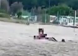 Pesaro, sesso sfrenato a Baia Flaminia in spiaggia in pieno giorno: il VIDEO è virale