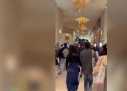 Parigi, allarme terrorismo, evacuati Louvre, Reggia di Versailles e Gare de Lyon per rischio bombe: turisti in fuga - VIDEO