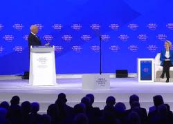 Davos, von der Leyen tira dritto contro Trump: “Green deal speranza per l’umanità, ancora armi all’Ucraina, India e Cina alternativa agli USA” – VIDEO