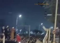 Cina, proteste contro le misure Zero Covid a Xinjiang: folla prende a sprangate le autorità - VIDEO
