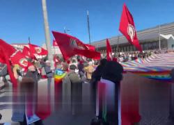 "No Kings", il VIDEO del corteo a Roma contro il governo Meloni, Trump e le guerre, oltre 15mila presenti, citt&agrave; blindata