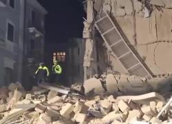 Bari, crolla palazzina di cinque piani per cedimento di un pilastro, dispersa una donna tra le macerie, aveva ignorato l'ordine di sgombero - VIDEO