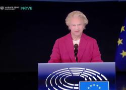 Fratelli di Crozza, Von Der Leyen: "Un piano per distruggere l'Europa? Ma non bastava il nostro?"