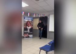 Jordan Bardella, il candidato premier di RN agitato e a disagio, si tocca più volte la fronte - il VIDEO virale