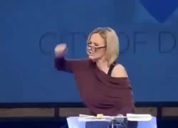 Chi &egrave; Paula White-Cain, consigliera spirituale di Trump che invitava gli Usa a "colpire, colpire, colpire, colpire" - VIDEO