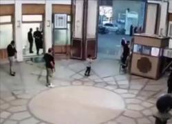 Iran, attacco terroristico in un santuario sciita a Shiraz, 1 morto e 8 feriti, arrestati 8 tagiki – VIDEO