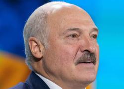 Bielorussia, stretta finale di Lukashenko: "Sanzioni? Impongo la legge marziale"