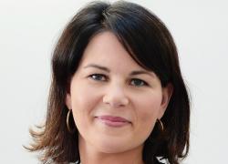 Migranti, la ministra degli Esteri tedesca Baerbock: “Ripristiniamo le missioni europee in mare"
