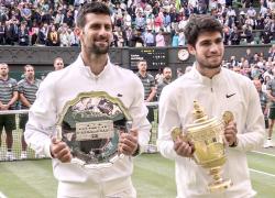 Wimbledon 2023, Alcaraz vince la finale contro Djokovic: a soli 20 anni è il terzo tennista a trionfare dopo Santana e Nadal