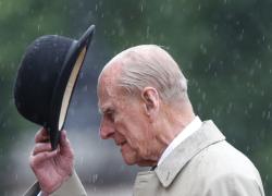Principe Filippo, nel testamento anche Harry e il cameriere: come viene divisa l'eredità da 30 mln di sterline