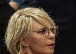 C'è posta per te non va in onda stasera 25 febbraio 2023: perchè e cosa c'è al suo posto