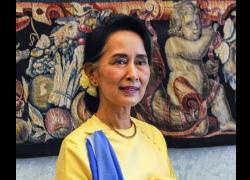 Aung San Suu Kyi condannata ad altri 7 anni di carcere: l'ex leader 77enne deve scontare 33 anni