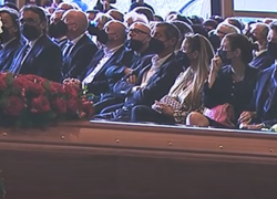 Del Vecchio, funerali ad Agordo: il mondo della finanza omaggia il padre di Luxottica 