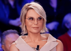 Uomini e Donne non va in onda lunedì 1 maggio 2023: perchè, quando torna e anticipazioni