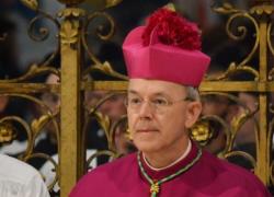 Vaccino Covid, Athanasius Schneider e Carlo Maria Viganò: il Grande Risveglio contro il male del mondo
