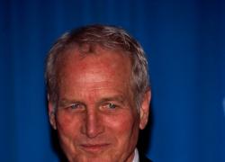 Addio a Paul Newman, morto a 83 anni l'attore dagli occhi di ghiaccio: dai film più famosi agli amori alla passione per le auto