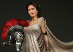 Elezioni comunali Roma, Grillo trasforma Virginia Raggi in gladiatrice. FOTO