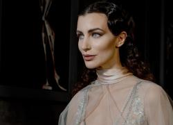 Prima della Scala, tra i vip Ilaria Capponi nel suo look anni '20