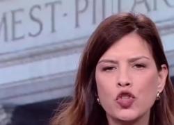 Andrew Mountbatten-Windsor arrestato nel giorno del suo compleanno. Rischia ergastolo per alto tradimento della Nazione per aver divulgato informazioni commerciali ad un soggetto esterno al Regno Unito  - VIDEO