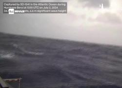Uragano Beryl ai Caraibi, il VIDEO del drone fra le onde alte oltre sei metri, immagini spettacolari