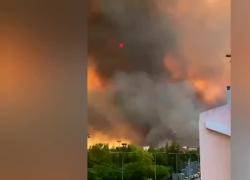 Incendio Atene, cittadini e turisti in fuga dalle fiamme VIDEO