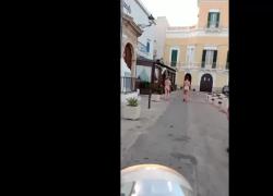 Gallipoli, turiste nude per strada: il VIDEO diventato virale
