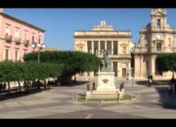 Vittoria (RG), 17enne rapito in piazza da banditi incappucciati e armati di pistola, il sequestro davanti agli amici in pieno centro - VIDEO