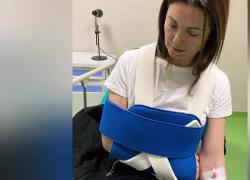 Incidente per Giovanna Civitillo, la moglie di Amadeus in ospedale con un tutore al braccio destro e cerotto sul labbro - VIDEO