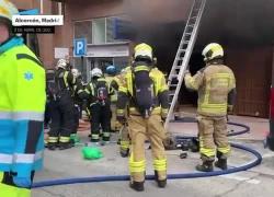 Spagna, auto elettrica esplode in un garage dopo scontro con veicolo parcheggiato, 2 morti e 14 feriti - VIDEO